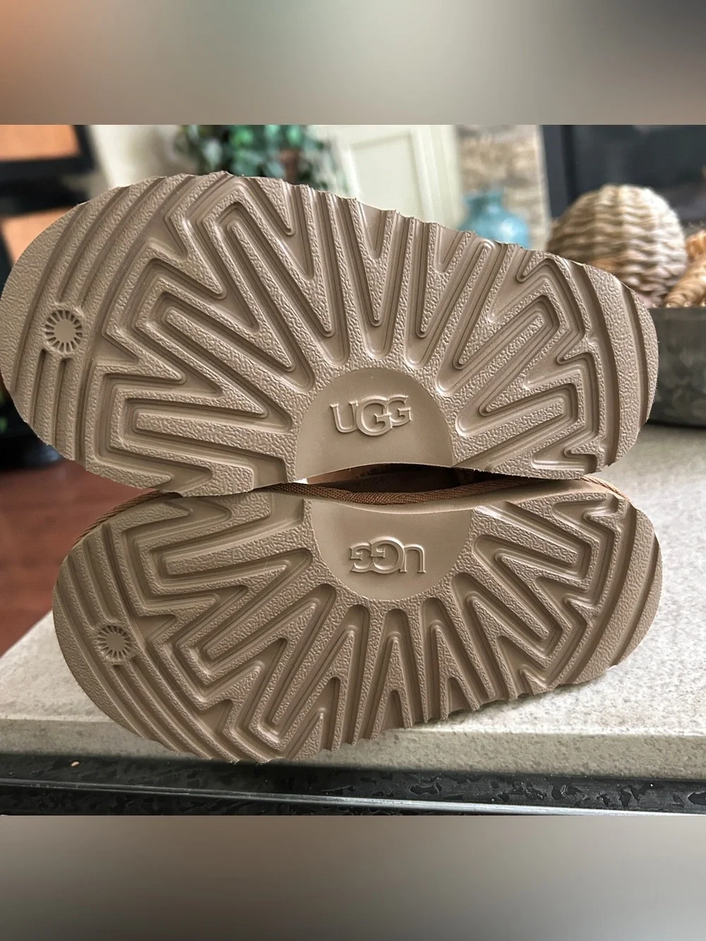 New UGG CLASSIC II Toddler sz 10 Chestnut 1017703T